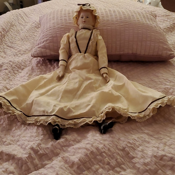 Doll - Picture 4 of 7